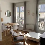 2 Rooms, Close To Montmartre, Light And Quiet Paryż