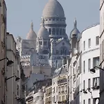 2 Rooms, Close To Montmartre, Light And Quiet Paryż