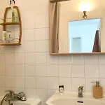 Apartament 2 Rooms, Close To Montmartre, Light And Quiet