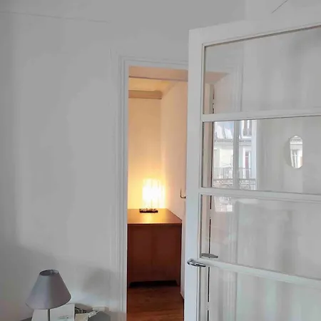 2 Rooms, Close To Montmartre, Light And Quiet