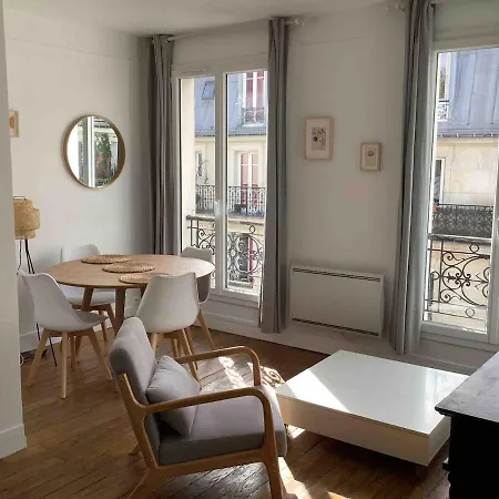 2 Rooms, Close To Montmartre, Light And Quiet Paříž