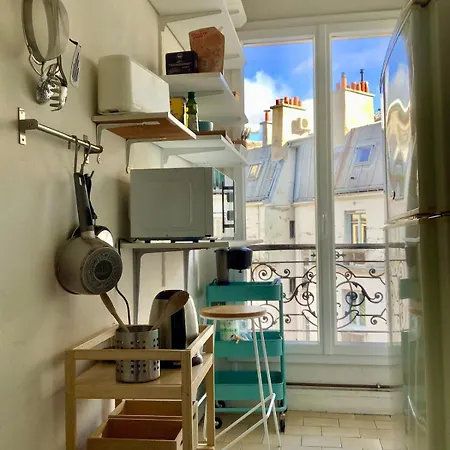 2 Rooms, Close To Montmartre, Light And Quiet *